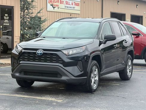 Used 2022 Toyota RAV4 LE AWD/4WD image 5