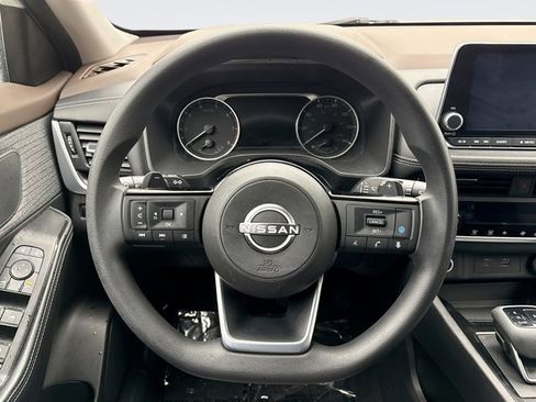 Used 2023 Nissan Rogue SV image 12