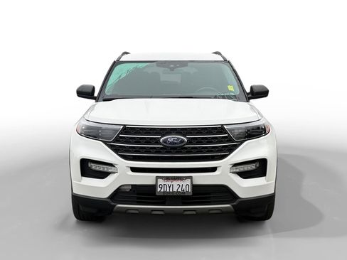 Certified 2022 Ford Explorer XLT w/ Equipment Group 202A image 8
