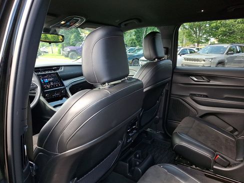 Used 2023 Jeep Grand Cherokee L Laredo AWD/4WD image 21
