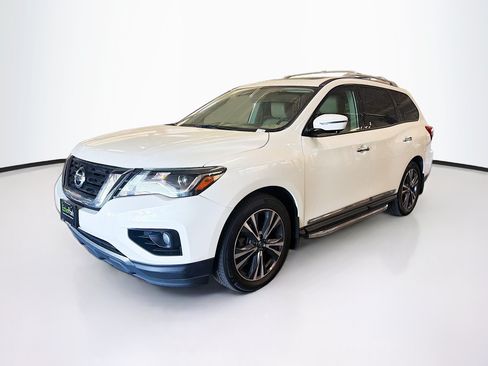 Used 2017 Nissan Pathfinder Platinum w/ Family Entertainment Package AWD/4WD image 3