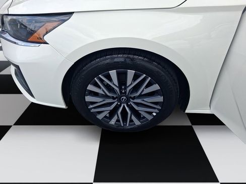 Used 2025 Nissan Altima 2.5 SV FWD image 14