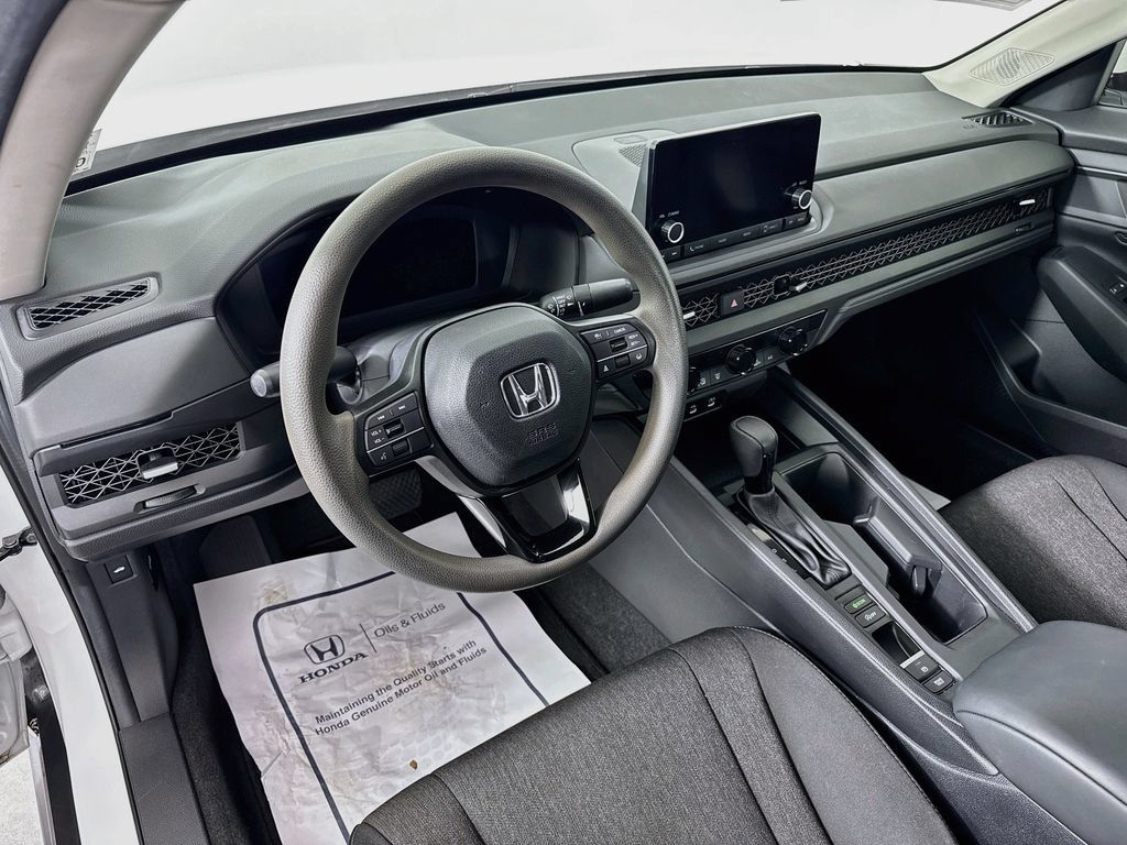Used 2023 Honda Accord EX image 9