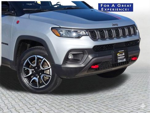 Used 2024 Jeep Compass Trailhawk AWD/4WD image 2
