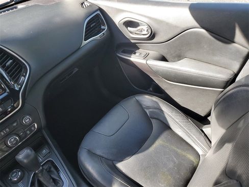 Used 2019 Jeep Cherokee Limited w/ Technology Group image 13