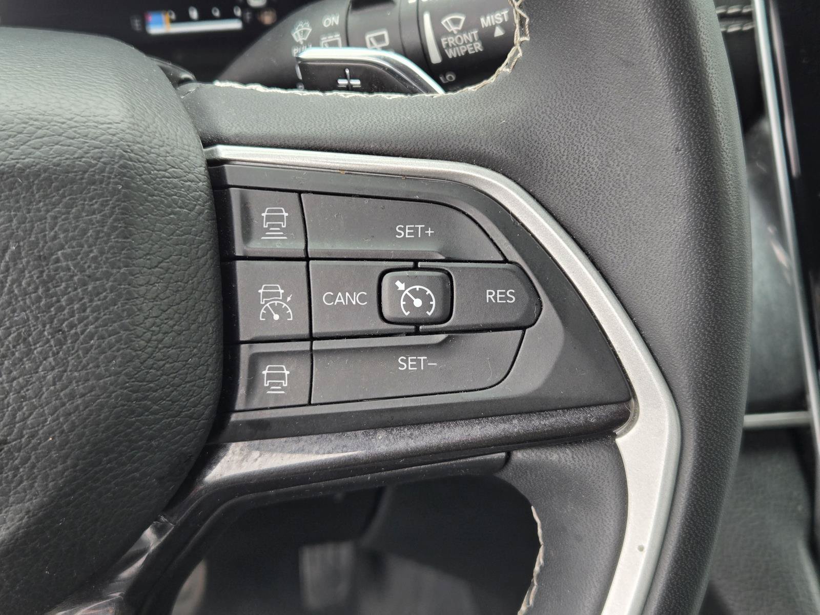 Used 2023 Jeep Grand Cherokee Laredo RWD image 17