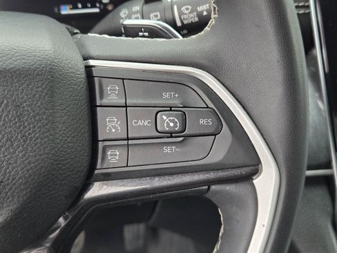 Used 2023 Jeep Grand Cherokee Laredo RWD image 17