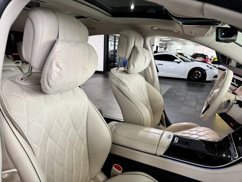 Used 2022 Mercedes-Benz S 580 4MATIC Sedan w/ AMG Line Package image 16