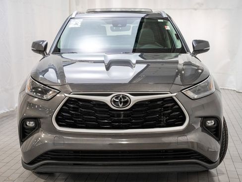 Certified 2023 Toyota Highlander XLE image 2