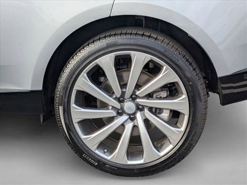 New 2025 Land Rover Range Rover SE image 10