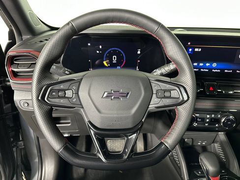 Used 2025 Chevrolet TrailBlazer RS w/ Convenience Package AWD/4WD image 12