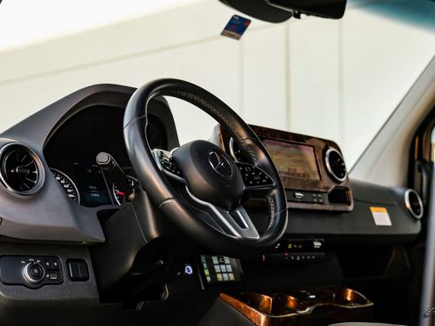 Used 2023 Mercedes-Benz Sprinter 3500 image 42