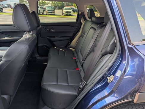 Used 2024 Nissan Rogue SL AWD/4WD image 16