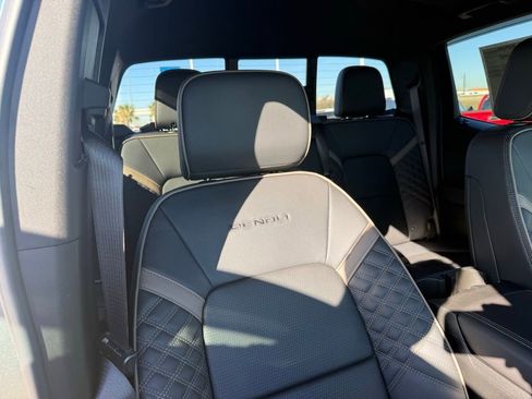 Used 2023 GMC Canyon Denali image 43