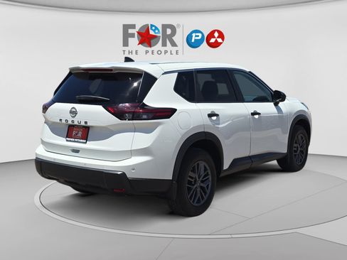 Used 2024 Nissan Rogue S FWD image 5