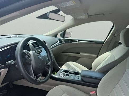 Used 2019 Ford Fusion SE FWD image 10