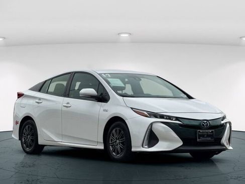 Used 2017 Toyota Prius Prime image 9