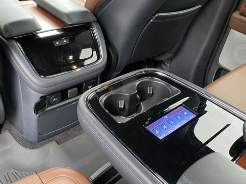 Used 2024 Lincoln Navigator Reserve image 18