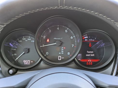 Used 2024 Porsche Macan image 25