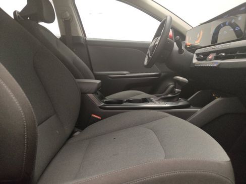 Used 2025 Kia K4 FWD image 21