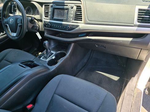 Used 2018 Toyota Highlander LE FWD image 11