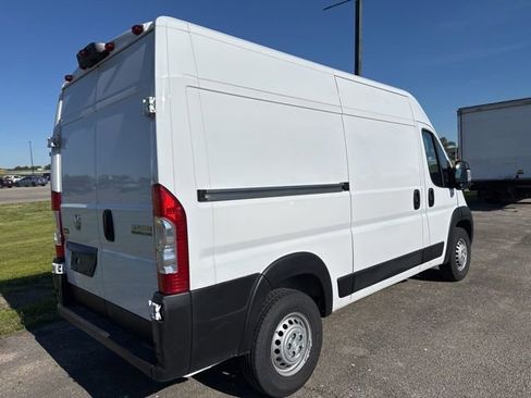 Used 2025 RAM ProMaster 2500 w/ Convenience Group FWD image 9