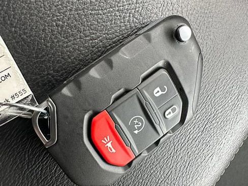 Used 2025 Jeep Wrangler Sahara AWD/4WD image 34