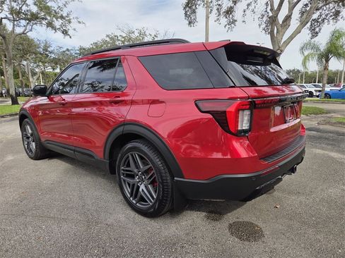 Used 2025 Ford Explorer ST-Line w/ Premium Package image 7