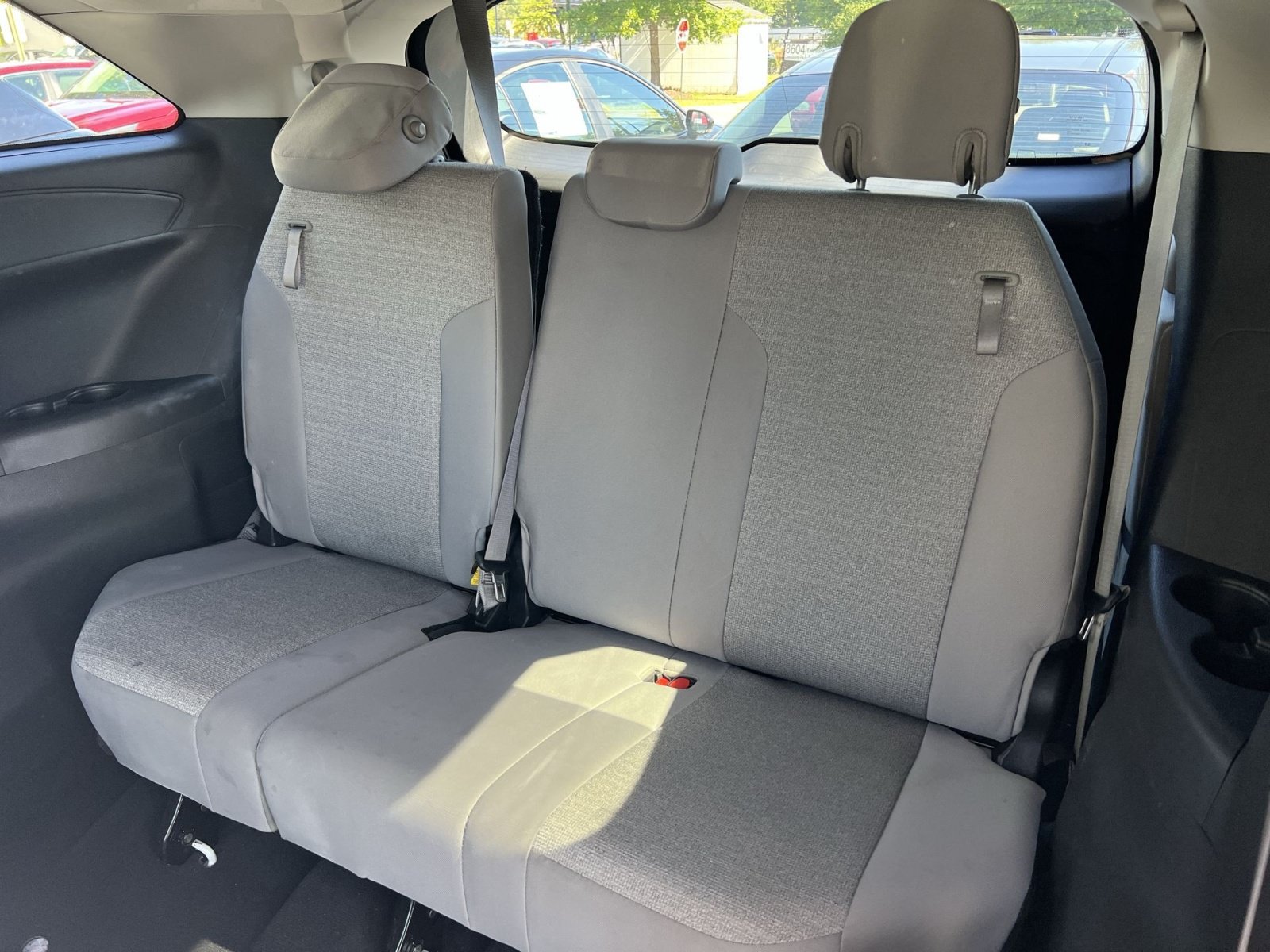 Used 2025 Toyota Sienna LE FWD image 21