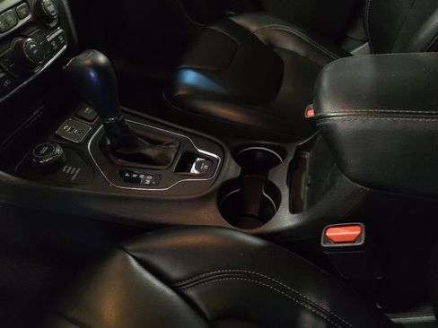 Used 2019 Jeep Cherokee Latitude Plus image 26