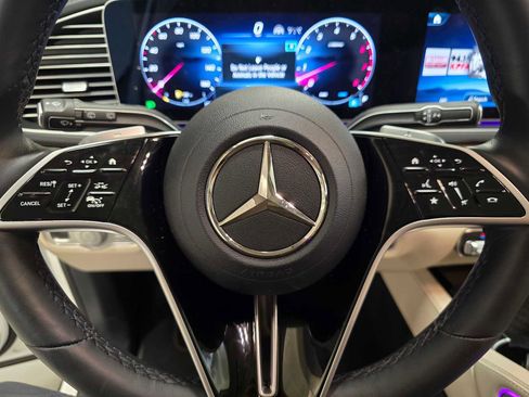 Used 2025 Mercedes-Benz GLS 450 4MATIC image 27