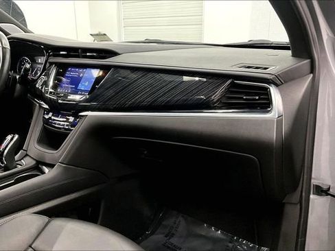 Used 2025 Cadillac XT6 Premium Luxury image 18