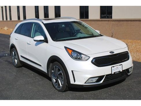 Used 2019 Kia Niro Touring image 2