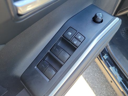 Used 2023 Toyota Highlander XSE FWD image 22