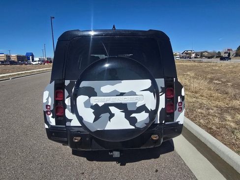 Used 2023 Land Rover Defender 130 X-Dynamic SE image 4