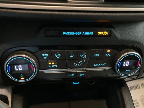 Used 2021 Ford Escape SE image 23