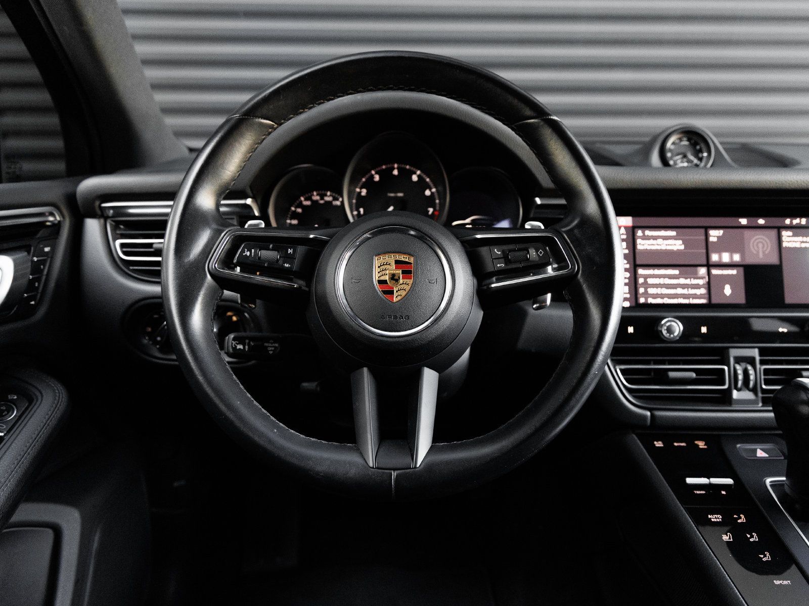 Used 2023 Porsche Macan AWD/4WD image 17