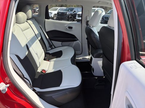 Used 2019 Jeep Compass Latitude w/ Popular Equipment Group image 16