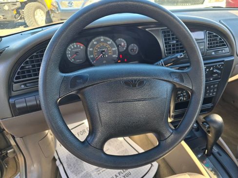 Used 2000 Daewoo Nubira SE image 17