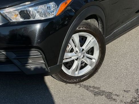 Used 2018 Nissan Kicks S image 10