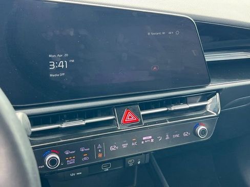 Certified 2023 Kia Niro Wave w/ Wave Preserve Package image 19