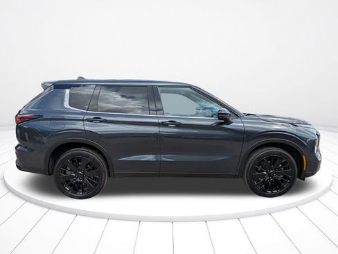 New 2026 Mitsubishi Outlander LE image 3