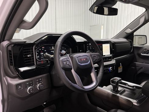 New 2026 GMC Sierra 1500 SLT image 8