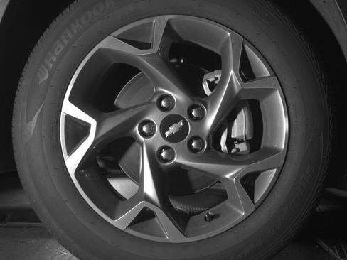 Used 2025 Chevrolet Trax LT w/ LT Convenience Package image 13