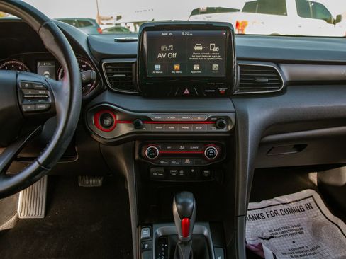 Used 2020 Hyundai Veloster 2.0 Premium image 15
