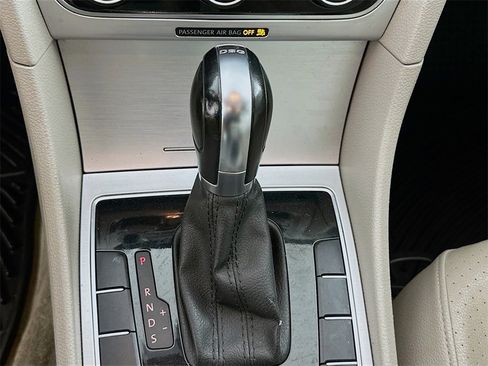 Used 2013 Volkswagen Passat TDI SE image 13