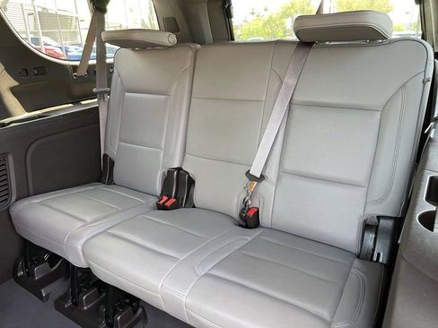 Used 2021 GMC Yukon XL SLT w/ SLT Luxury Package RWD image 18