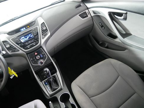 Used 2015 Hyundai Elantra SE image 11