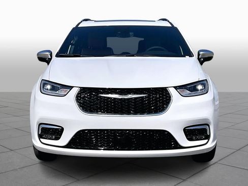 New 2026 Chrysler Pacifica Pinnacle FWD image 3
