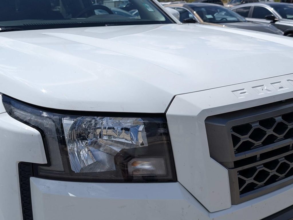 Used 2023 Nissan Frontier SV w/ SV Convenience Package RWD image 6